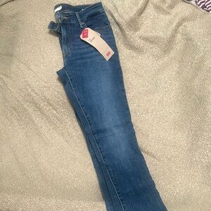 Levi’s 711 Skinny Jean
